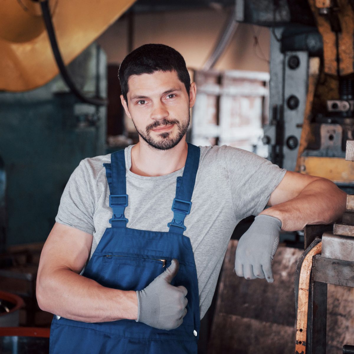 experienced-operator-hard-hat experienced-operator-hard-hat